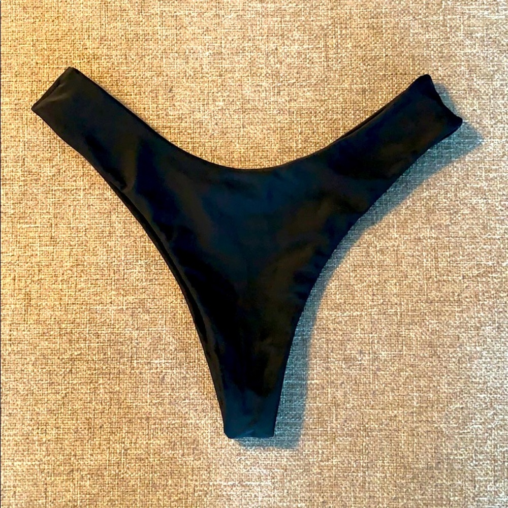 Cheeky bikini bottoms